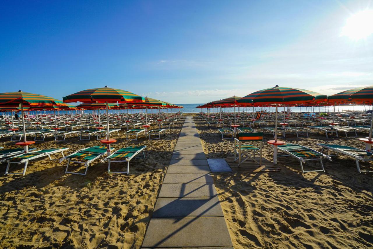 Nautilus Family Hotel Pesaro Exterior photo